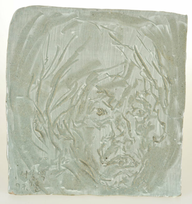 Kwun Suncheol, 서울역 Seoul Station, 1997, Terracotta, 28.5 x 27.5 x 1.5cm